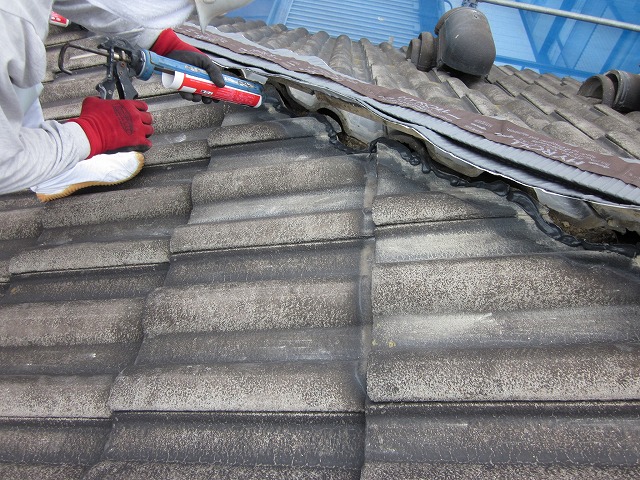 シーリングで接着